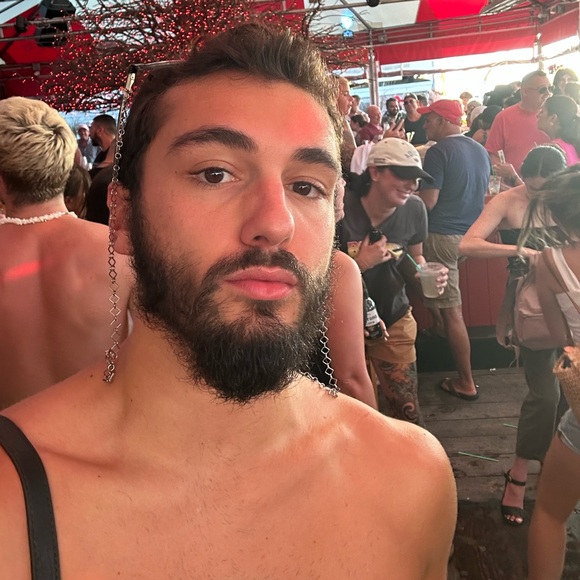 Meet your Posher, Andrew - Picture 1 of 1